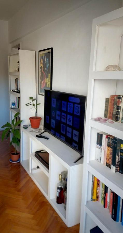 Depto 2 Ambientes Muy Luminoso Con Wifi Y Vista A La Plaza Apartment Buenos Aires Exterior photo