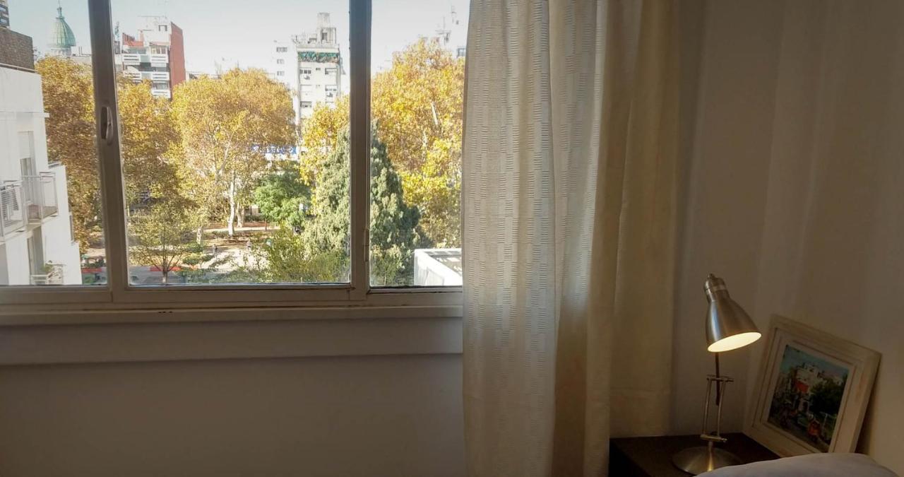 Depto 2 Ambientes Muy Luminoso Con Wifi Y Vista A La Plaza Apartment Buenos Aires Exterior photo